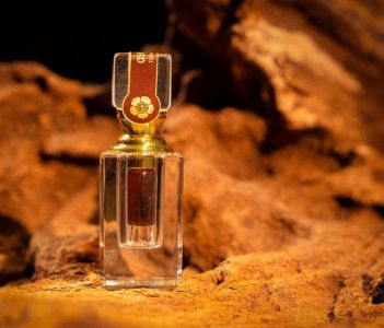 Tinh dầu Trầm – Sức mạnh của mùi hương